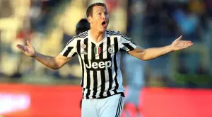 Екс звезда на Ювентус започна работа във фабрика за часовници