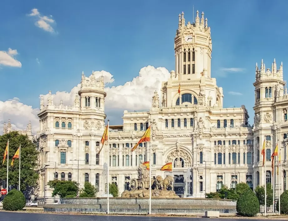 МВнР: Българите в Испания трябва да гласуват в секциите по местоживеене