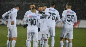 {{ otherArticle[0].article.title }}