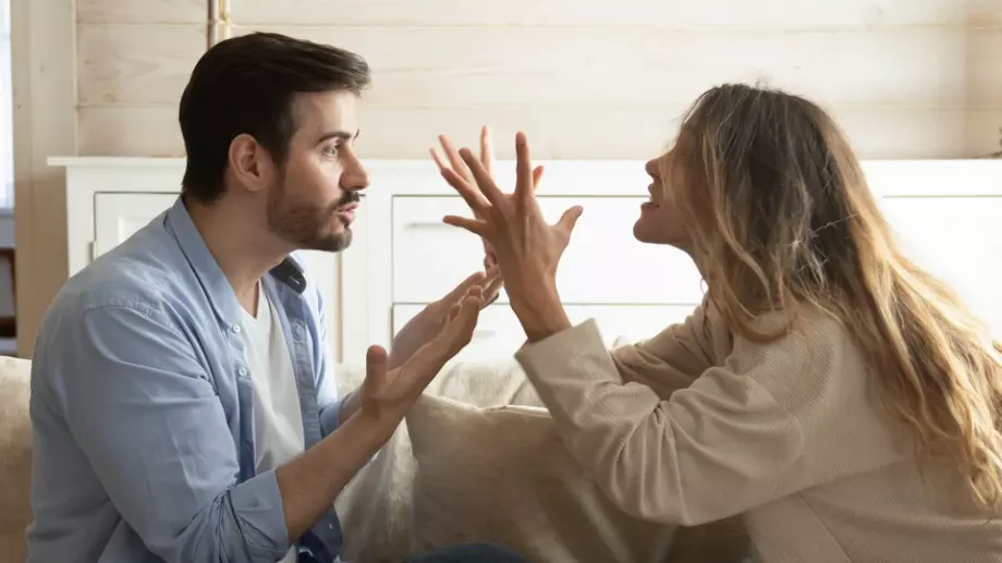 Никога НЕ правете тези 20 неща във връзката си