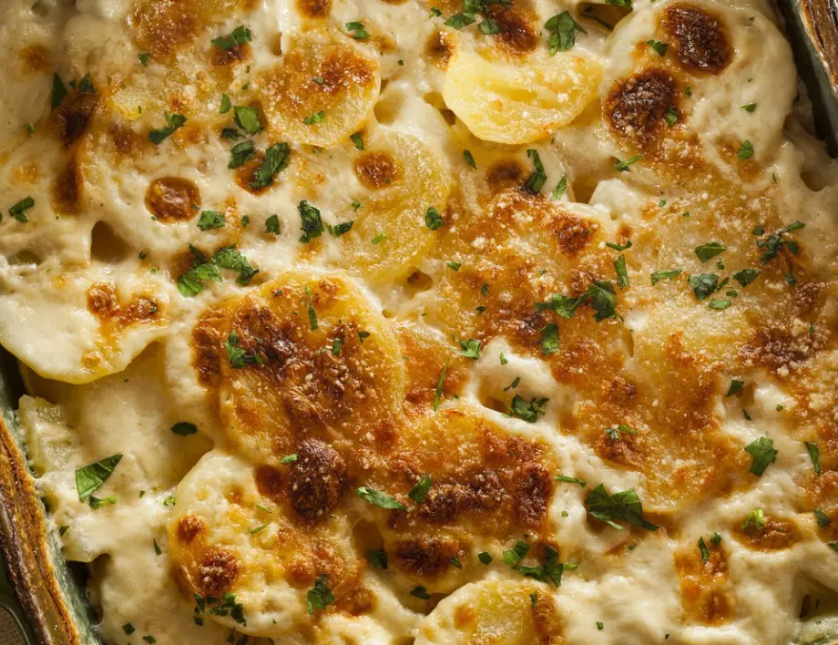 Картофите на фурна  вече не са същите с тази рецепта – много по-вкусни са! 