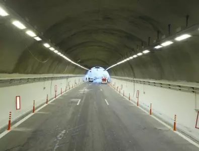 Пускат движението в тръбата за София на тунел 