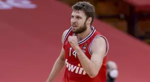 Александър Везенков и Олимпиакос удариха Реал Мадрид и оглавиха Евролигата (ВИДЕО)