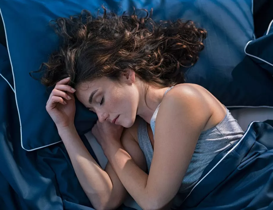 Вредно ли е да се спи със сутиен?