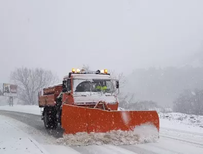 3000 машини в готовност за почистване на пътищата от снега