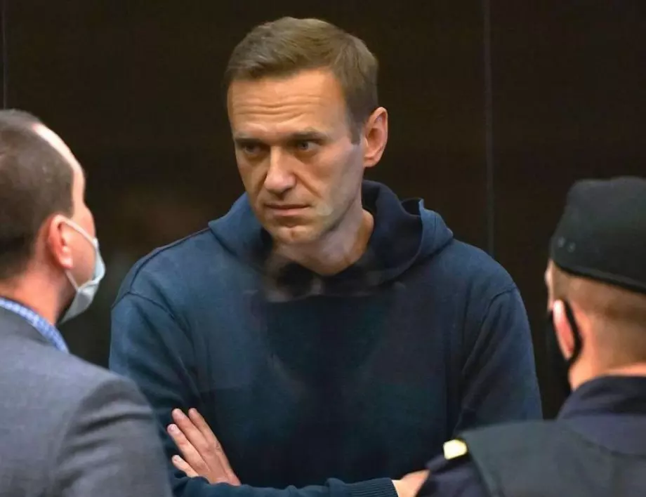 Заплашвали Навални с усмирителна риза, за да го хранят насила