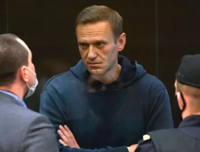 Навални върнат в затвора след престо в болницата
