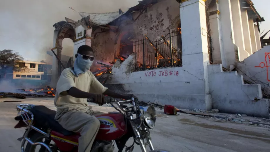Ужас в Хаити: Държаха национален отбор като заложник (ВИДЕО)