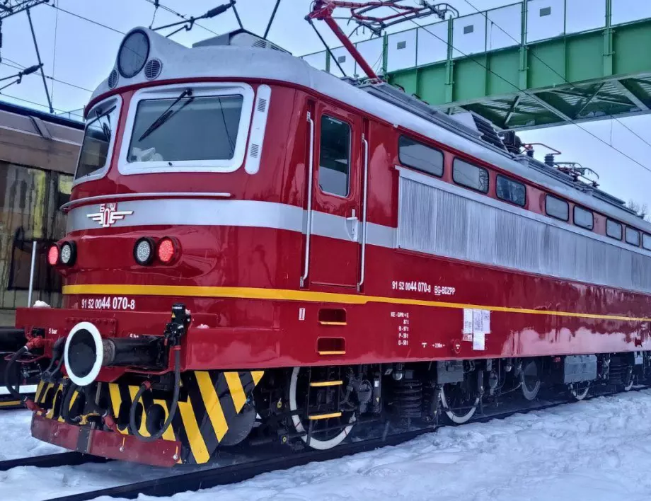 Още един изцяло обновен локомотив на БДЖ вече пътува