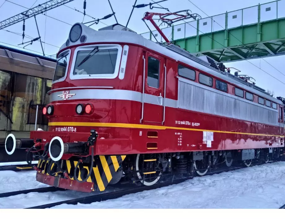 Влакът от Добрич за София катастрофира, има пострадали