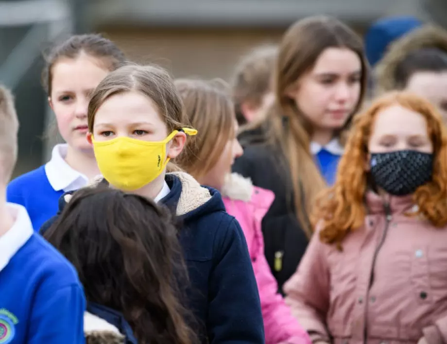 Асен Александров: Няма нужда от карантиниране на цели класове, ако децата носят маски