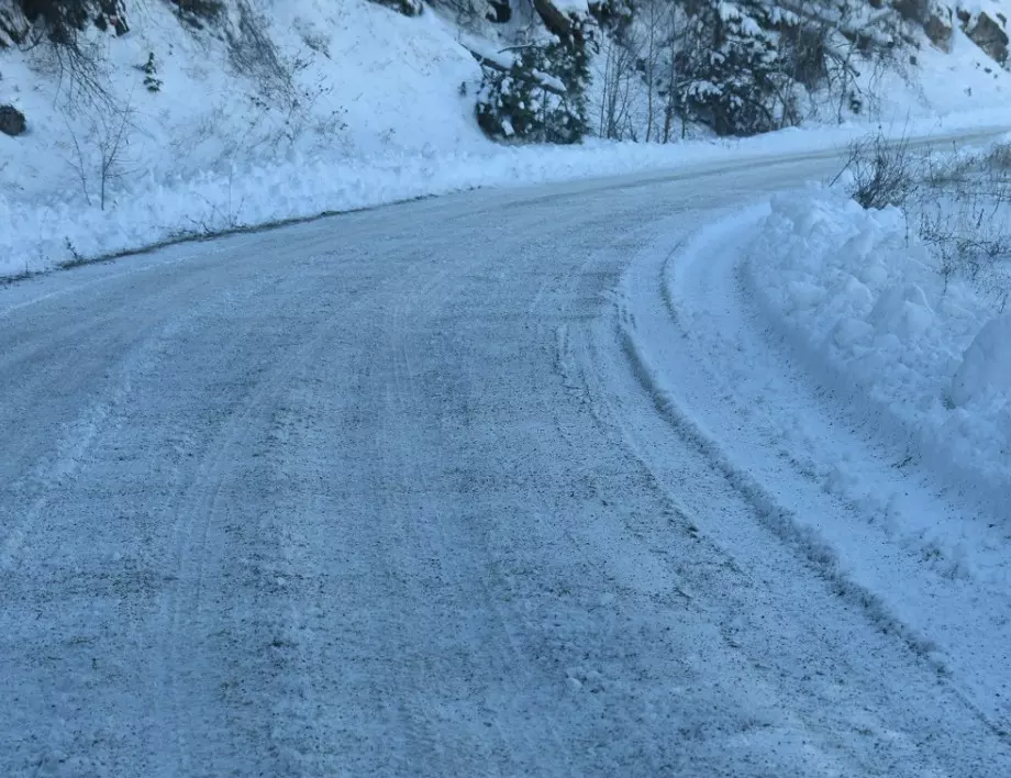 60 см. сняг и заледявания по високите места в Асеновградско