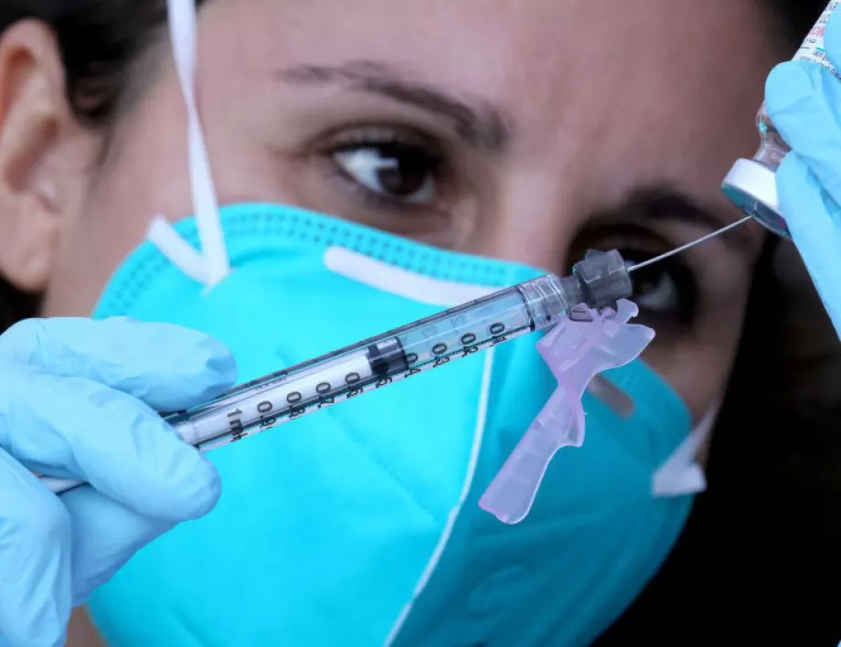Oколо 30 деца над 12-годишна възраст са ваксинирани в "Св. Анна" в София