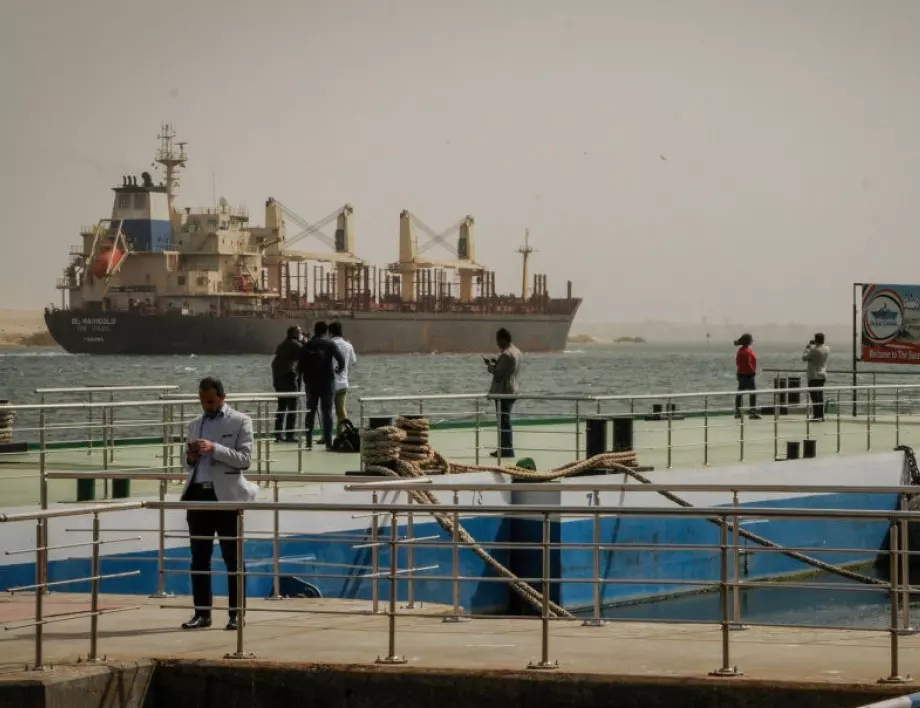 Блокиралият Суецкия канал контейнеровоз превзе социалните мрежи 