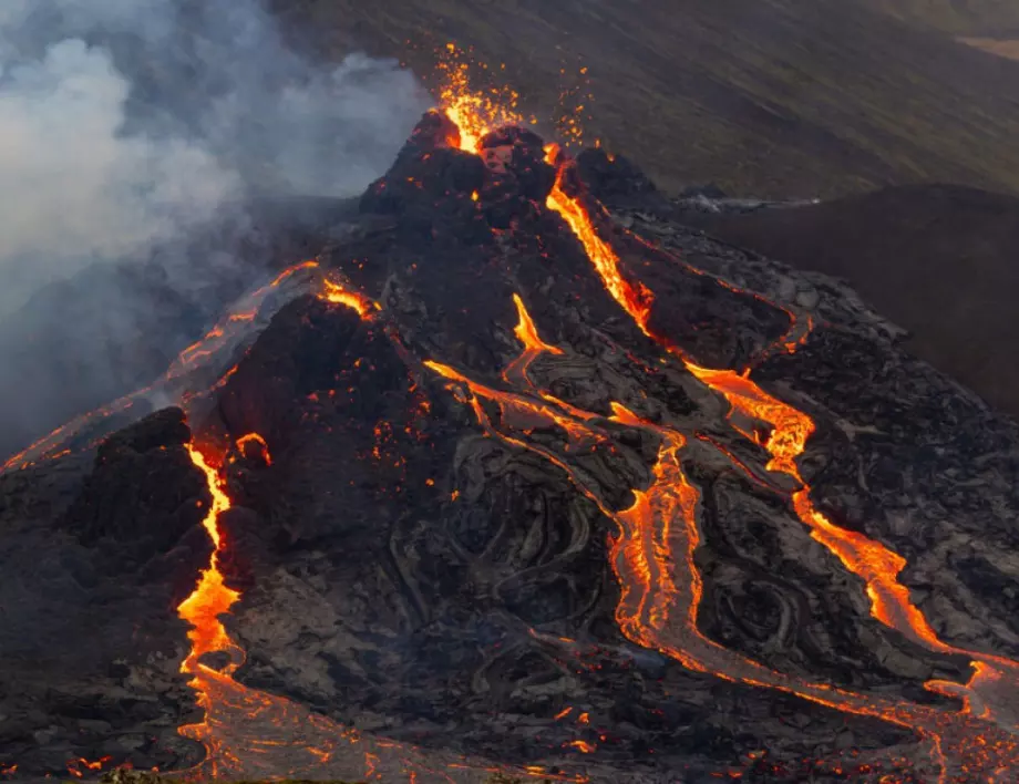 Вулканът на Сейнт Винсент и Гранадини изригна за пореден път