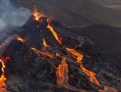 Наблюдават вулкан на Канарските острови заради сеизмична активност 