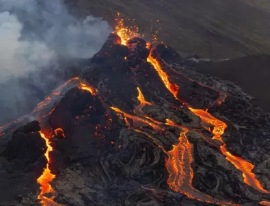 Вулканът на Канарските острови изригна още лава