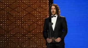 {{ otherArticle[0].article.title }}