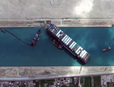 Египет конфискува контейнеровоза, блокирал Суецкия канал 