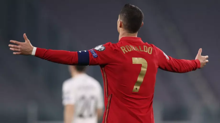 Кристиано Роналдо намалява заплатата си, за да се върне в Манчестър Юнайтед