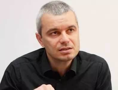 Създател на журналистическа рубрика във Фейсбук отговори на Костадин Костадинов за твърдението, че е заплашвано семейството му