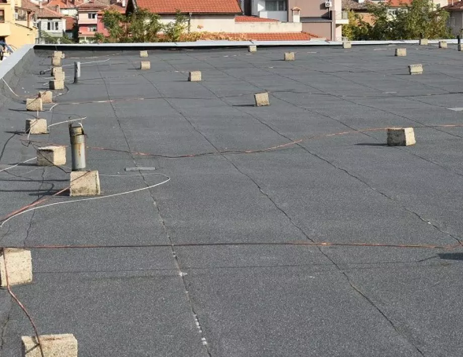Ремонтират покрива и дограмата на Спортна зала "Асеновец" в Асеновград
