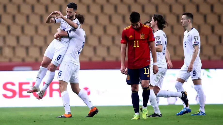 Косово с гол от 40 метра срещу Испания, която сътвори скандал (ВИДЕО)
