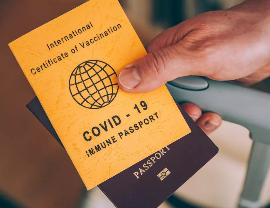The Times: Животът никога няма да бъде нормален с Covid-паспорти