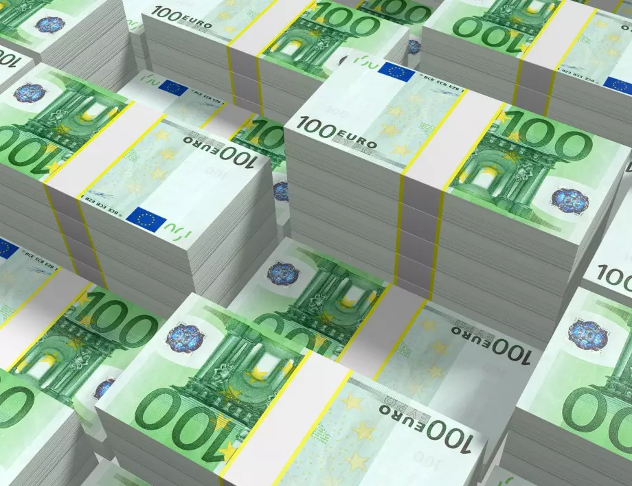Късмет за малко: Шофьор намери 22 000 евро, полицията му ги взе
