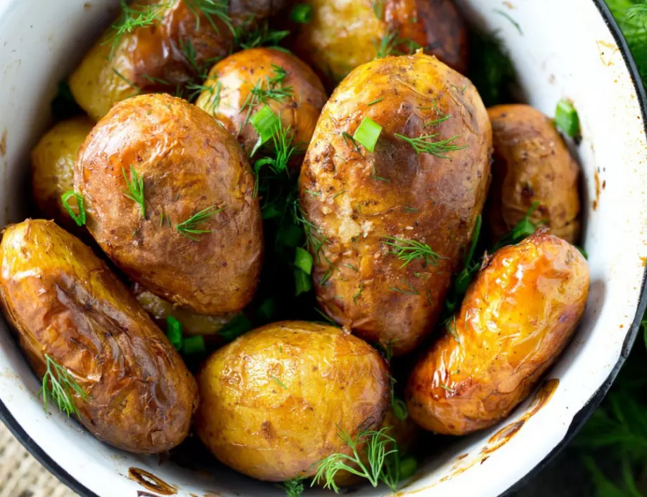 Пресни картофи с подправки на фурна