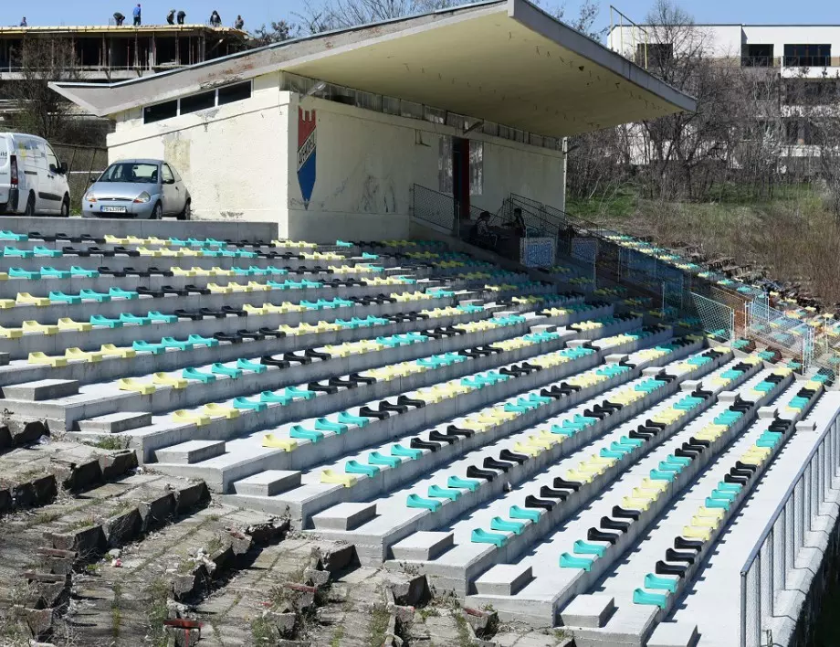 Общо 850 нови седалки са монтирани на стадион "Шипка" в Асеновград