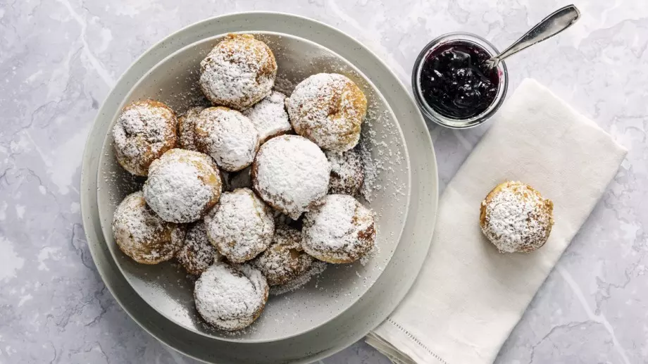 Оригиналната рецепта за български понички с пудра захар