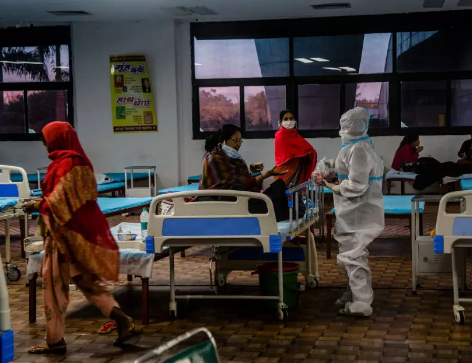 Стотици заразени с коронавирус след религиозен ритуал в Индия