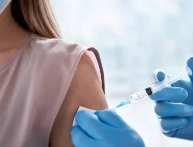 Водещ вирусолог: За пандемията допринасят и ваксинираните, макар и в по-малка степен