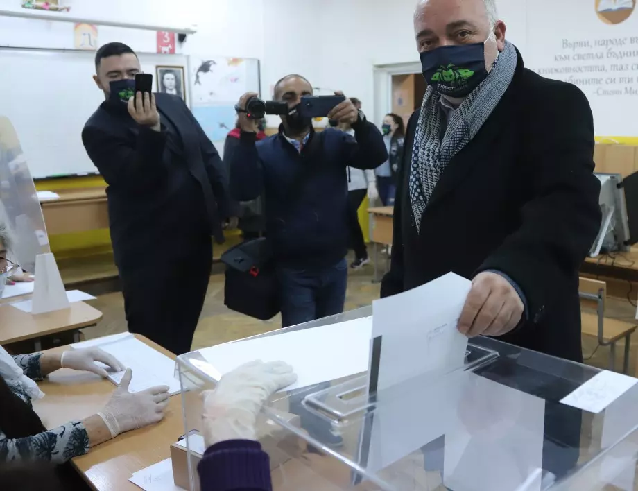 Арман Бабикян: Гласувах с хартиена бюлетина, защото не ни разрешиха да направим одит на машините