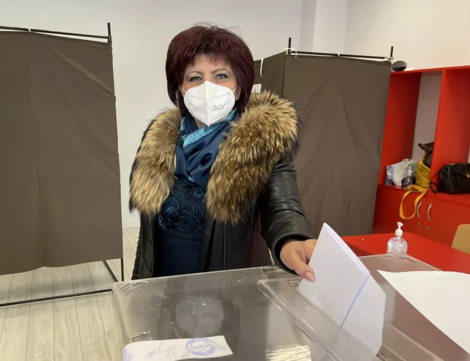 Караянчева: Системата "Хеър-Ниймайер" открадна депутатското ми място