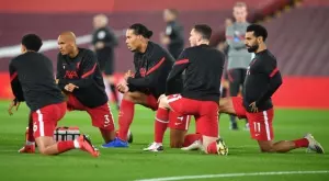 Ливърпул "връзва" четирима титуляри с нови договори, но един е приоритет