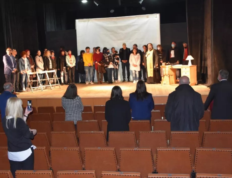 На добър час на новата сцена на общинския театър "Любомир Кабакчиев" в Казанлък