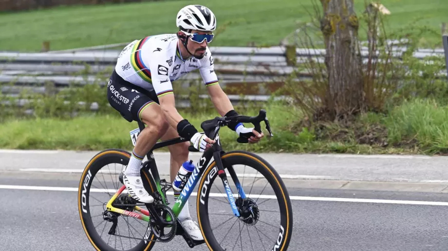 Алафилип триумфира на старта на Тур дьо Франс, масови падания белязаха етапа (ВИДЕО)