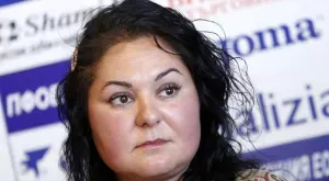 {{ otherArticle[0].article.title }}