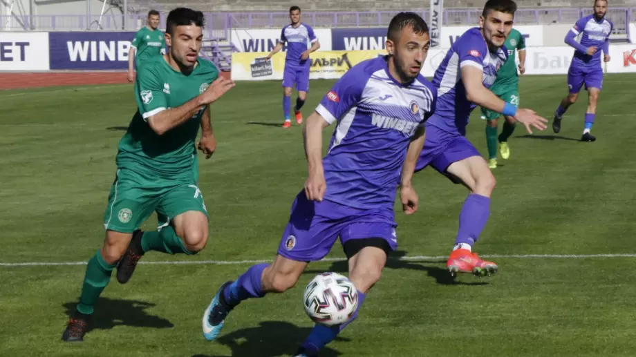 Етър и Ботев Враца завършиха 0:0 в зрелищен мач на стадион "Ивайло"