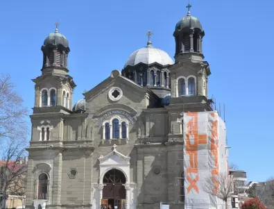 Бургаската катедрала „Св. св. Кирил и Методий“ си възвръща автентичния облик