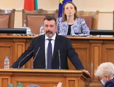 Филип Станев: Част от депутатите на ГЕРБ се държат по-грозно и от пияни бабаити в селска кръчма!