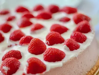 Красива и вкусна: Торта с ягоди и маскарпоне