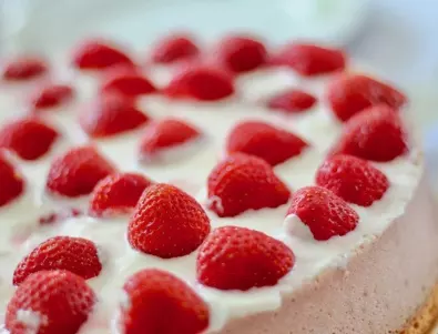 Това е най-вкусната веган ванилова торта със свежи малини и къпини
