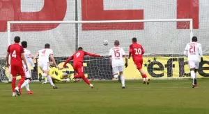 {{ otherArticle[0].article.title }}