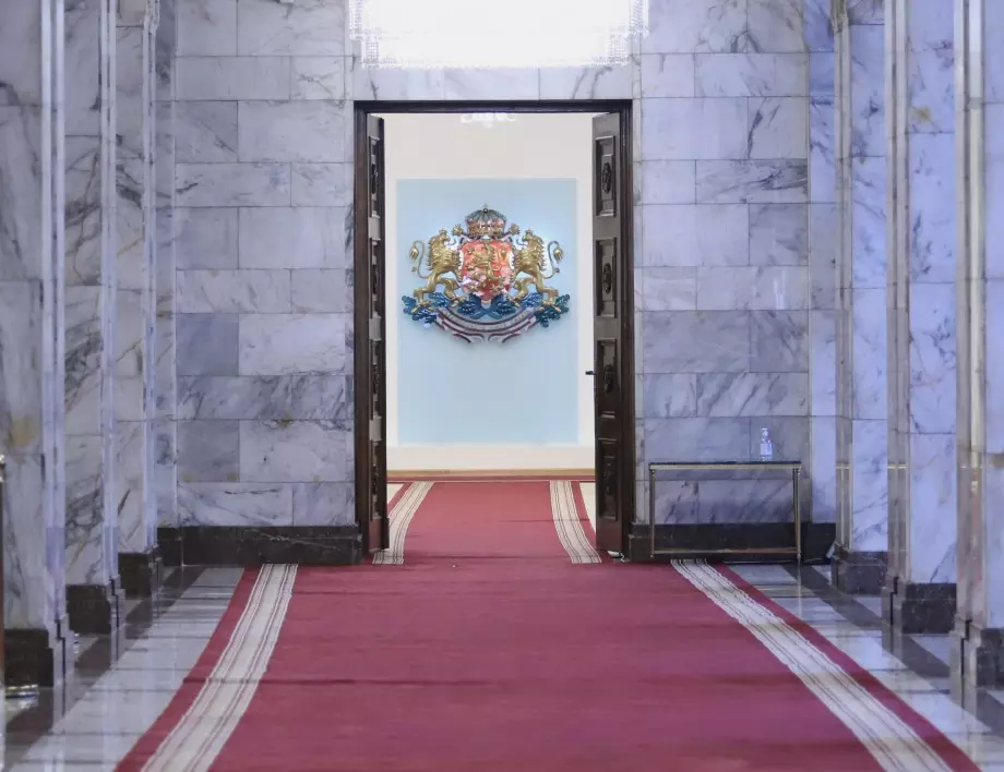 Радев и ЦИК обсъждат как и кога ще се проведат новите парламентарни избори 