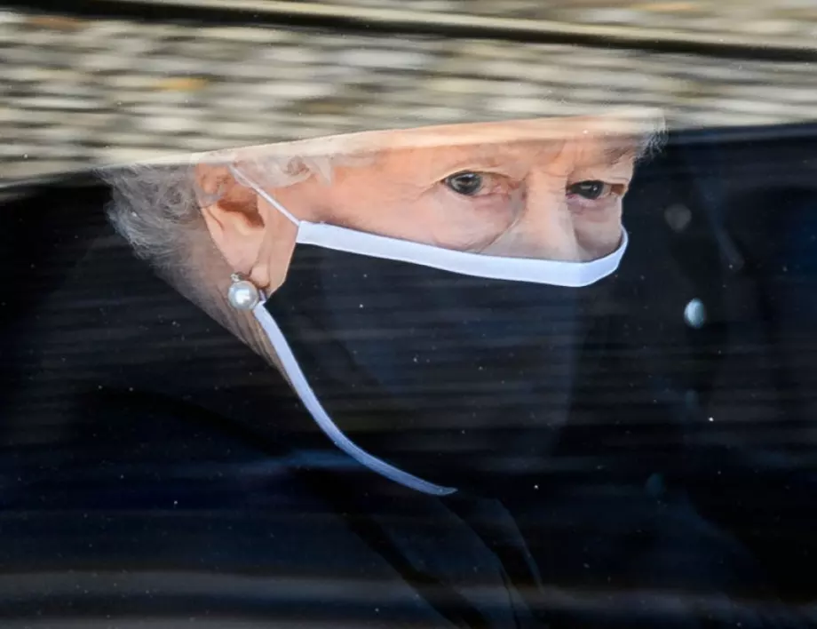 Тайните послания на бижутата на кралицата, носени на погребението на принц Филип