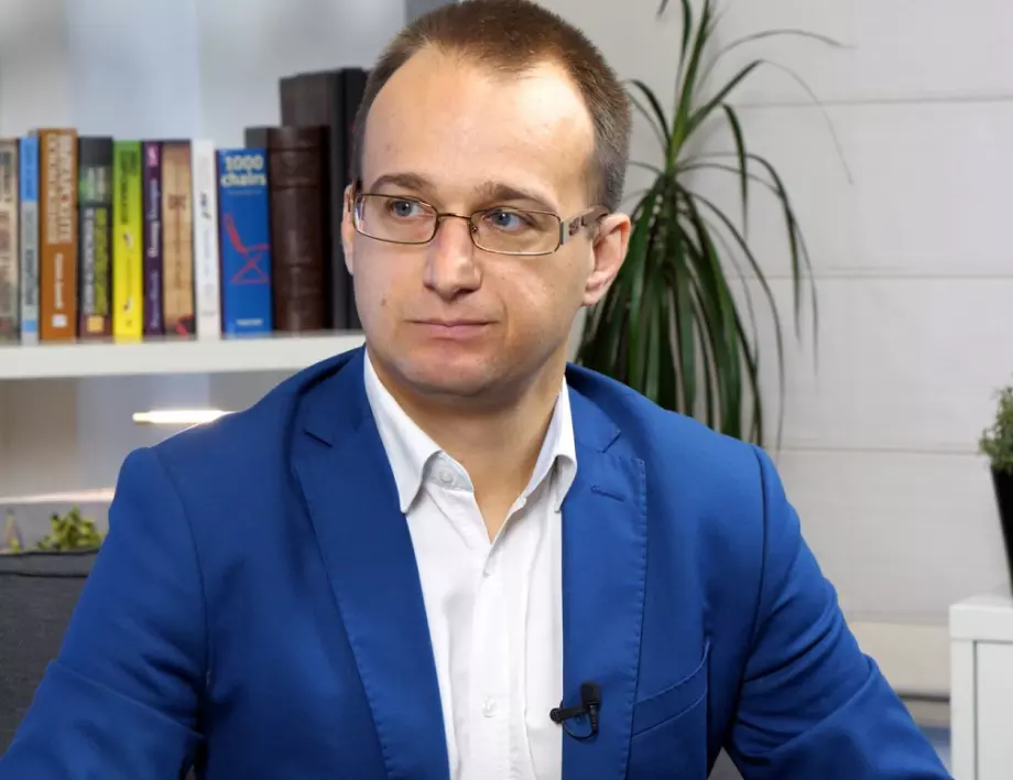 Симеон Славчев: На България и трябва експертно и ефективно, а не партийно правителство