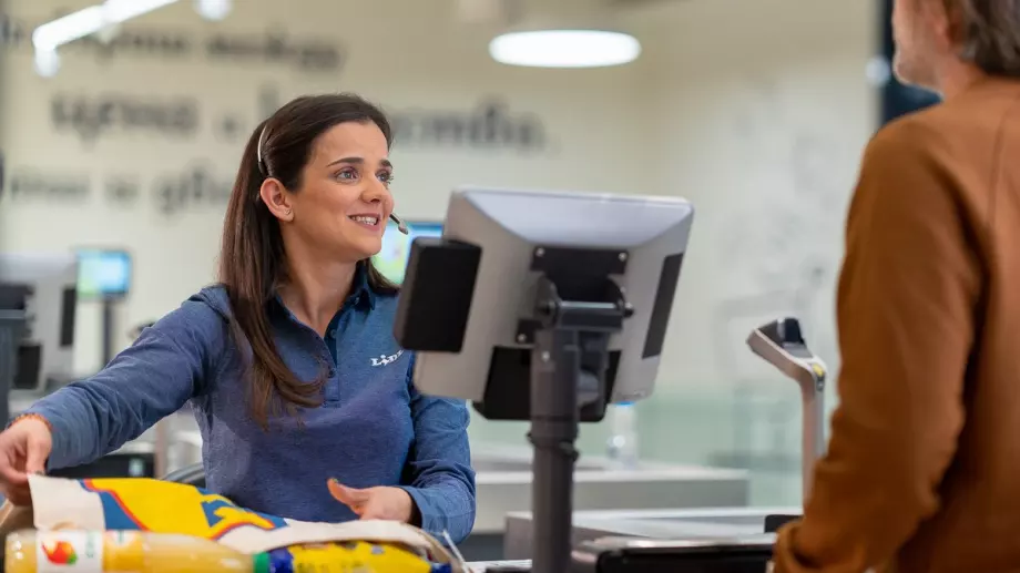 Великденската неделя – почивна за служителите  на Lidl в магазините и складовите бази